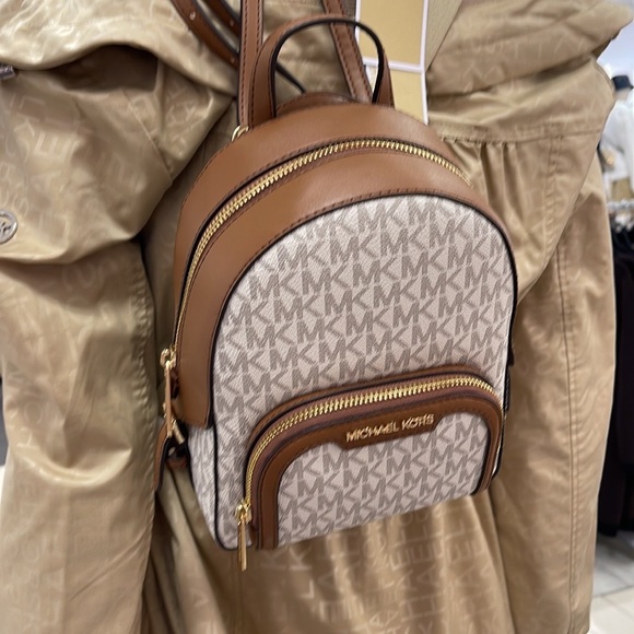 Michael Kors Ladies Backpack Bag Jaycee XS Conv Zip Backpack Vanilla - Picture 2 of 16